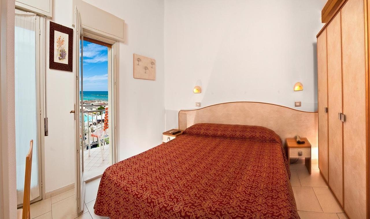 Hotel Saint Tropez Spa & Restaurant Lido Di Savio Room photo